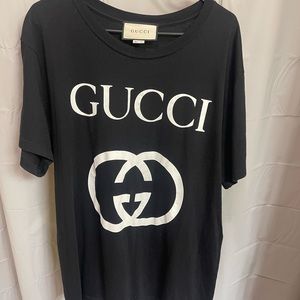 - GUCCI oversized t-shirt with interlocking G